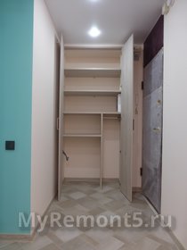 Встроенный шкаф в коридоре