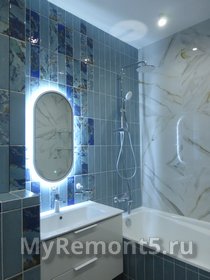 Овальное зеркало в ванной с подсветкой по периметру