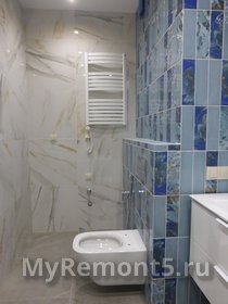 Инсталляция и полотенцесушитель в ванной комнате