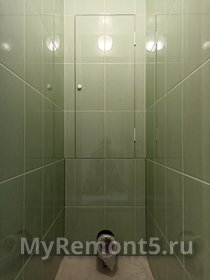 Панель из плитки за унитазом