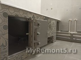 Люк из плитки под ванной