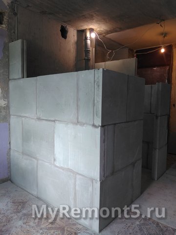 Постройка стен санузла из блоков